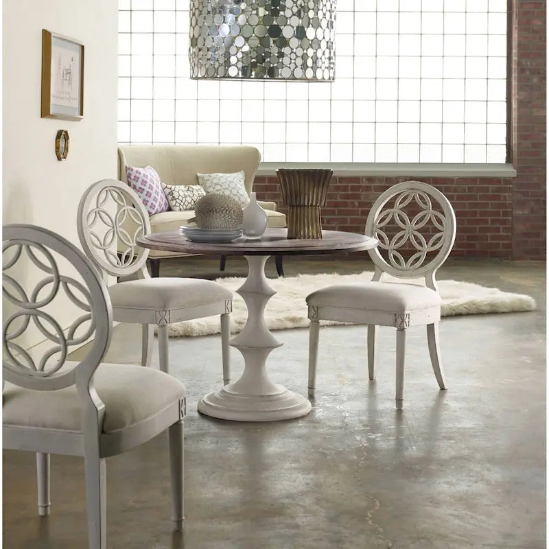 Table à manger ronde de style campagnard shabby chic